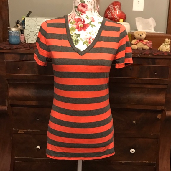 Rue21 Tops - 🎈$4 Add-On/EUC/Rue21 t-shirt/size medium juniors